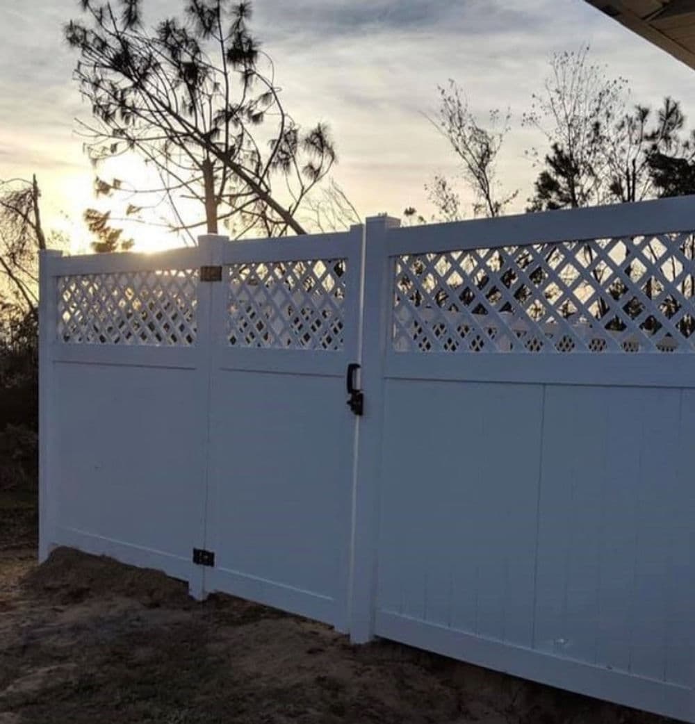 Gallery photos for Custom White Vinyl Fence with Lattice Accent: Image #2